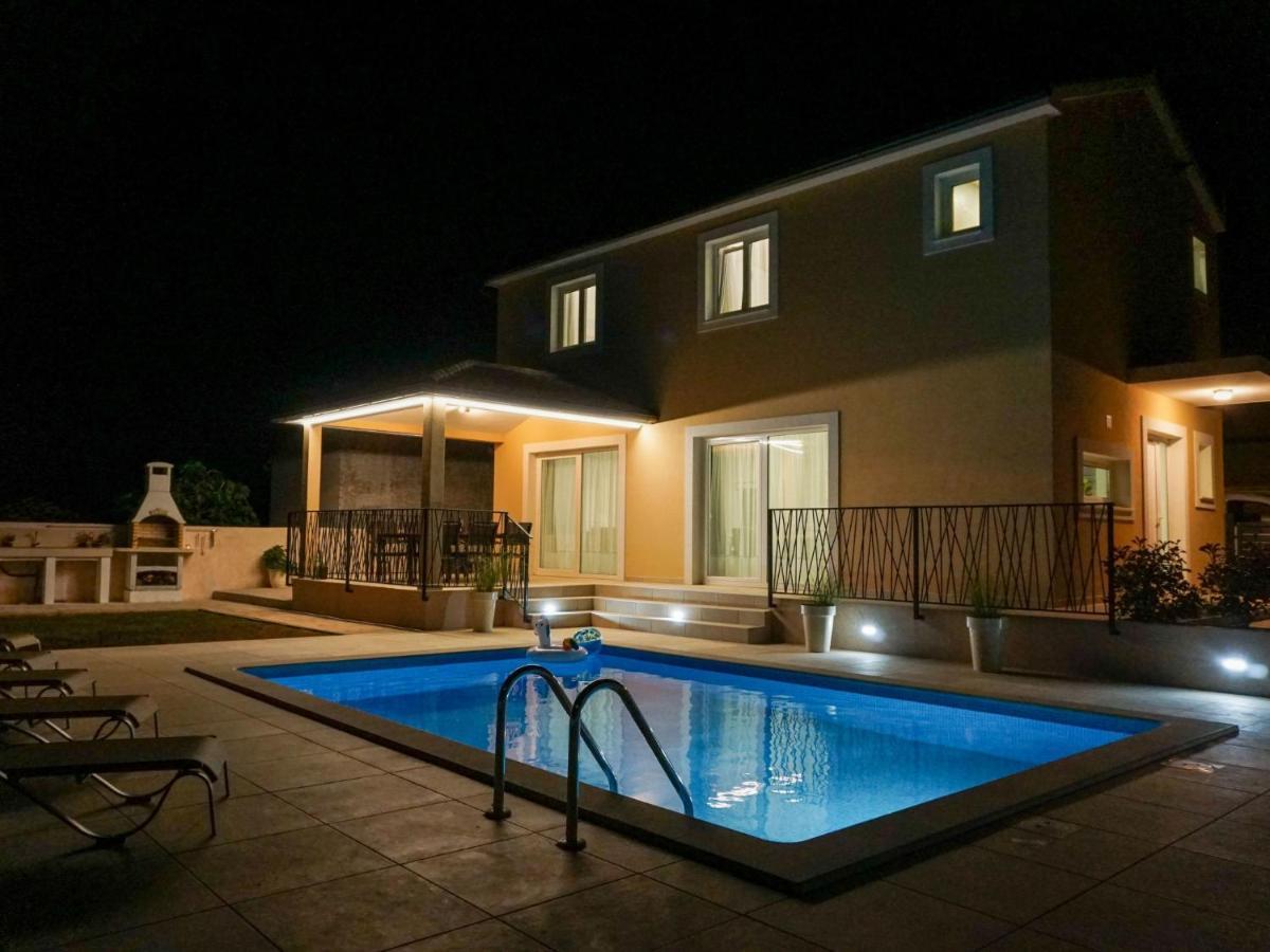 Holiday Home Villa Dora By Interhome Pola Esterno foto